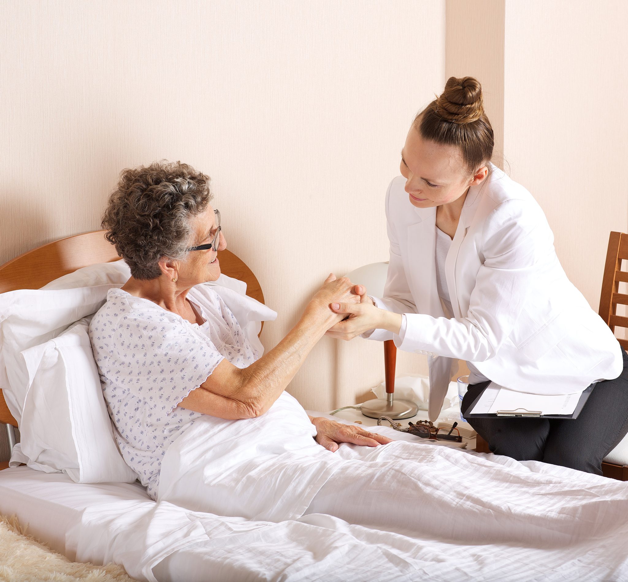 Visit of senior social work assistant to an old woman